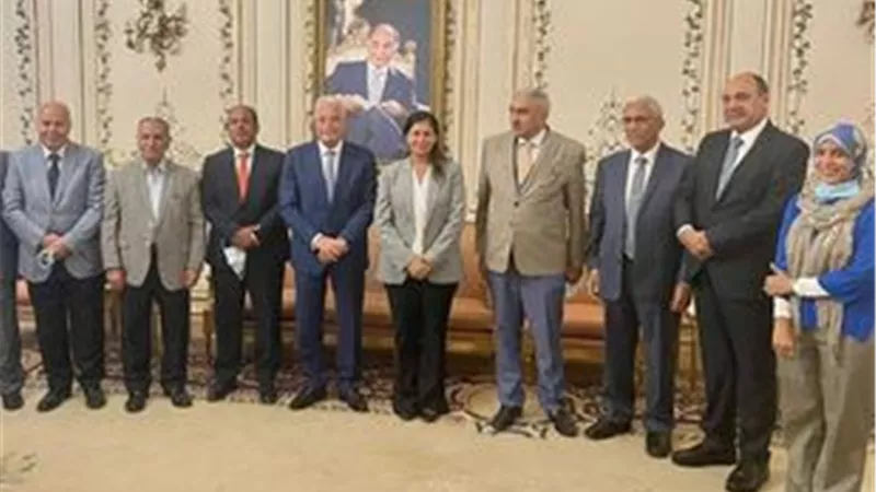أول محطة طاقة شمسية بـ«النساجون الشرقيون».. ياسمين خميس: مستمرون في تحديث الصناعة