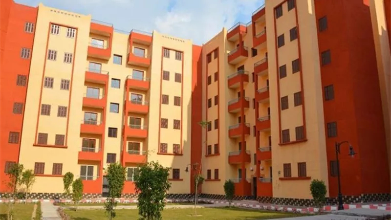 حقيقة تبديل وحدات الإسكان الاجتماعي بإسكان متوسط: مسئول يرد