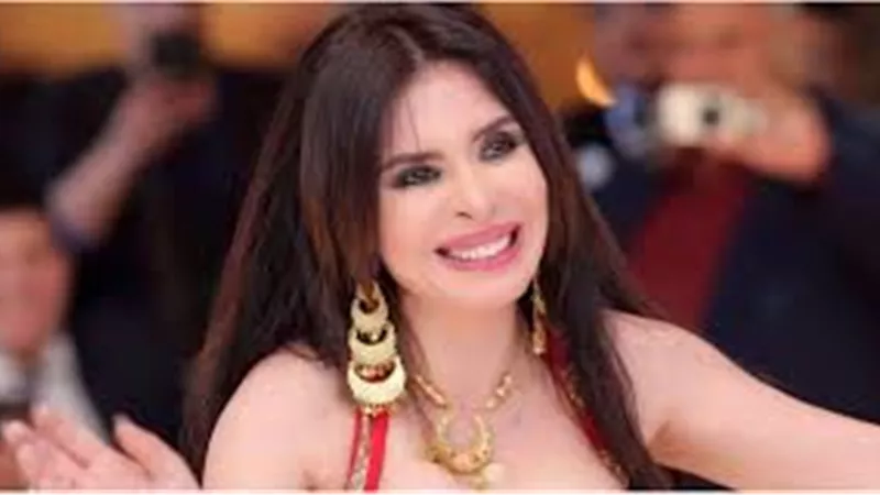 دينا تُهاجم آثار الحكيم: لو مش عايزة تشتغلي بلاش| فيديو