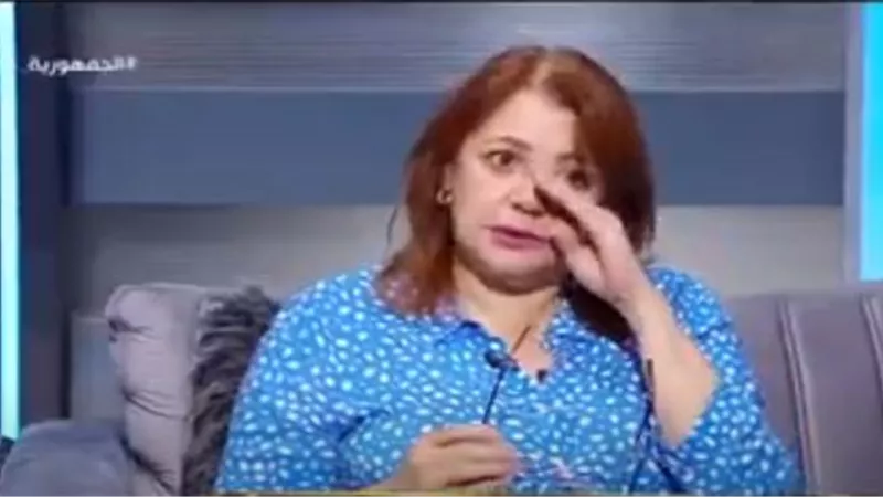 متصلة تجبر الفنانة حنان سليمان على البكاء| فيديو