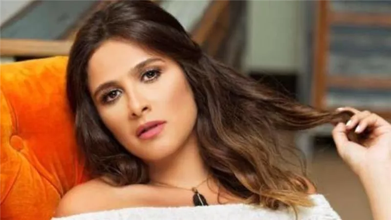 ياسمين عبد العزيز تطمئن جمهورها..وحشتوني جدا..أنا بقيت كويسة