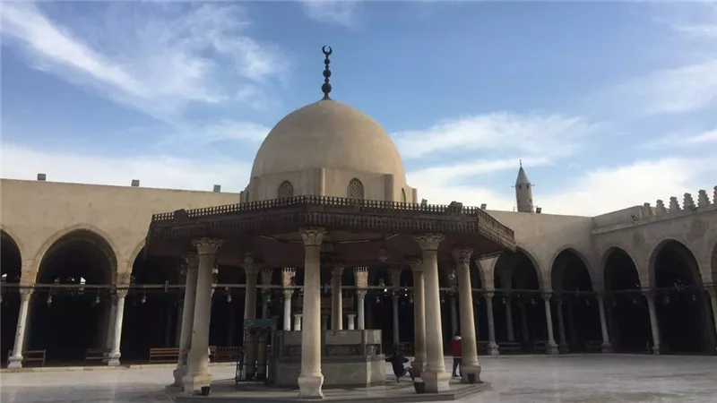 فى قرار صادم: منع دخول النساء لمسجد عمرو بن العاص 