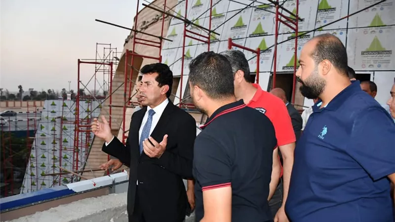 أشرف صبحي يتفقد الأعمال الإنشائية في فرع « The Club 2» بـ شيراتون