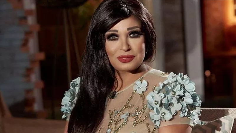 فيفي عبده ترقص بـ«البشكير» في الساحل الشمالي| فيديو