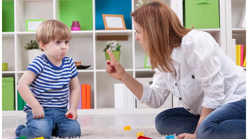 أخصائية نفسية تُحذر الأمهات من الاستسلام لدموع أطفالهن