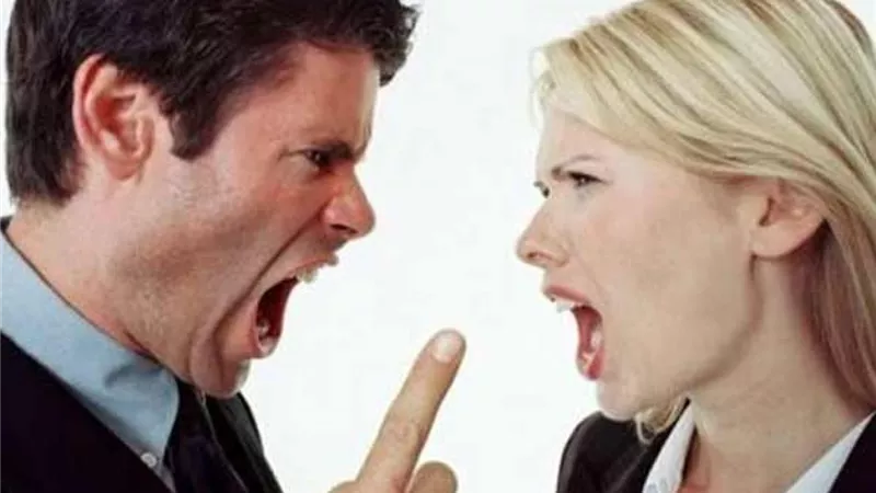 قانوني يكشف لـ«هير نيوز» عقوبة استيلاء الزوج على ممتلكات الزوجة