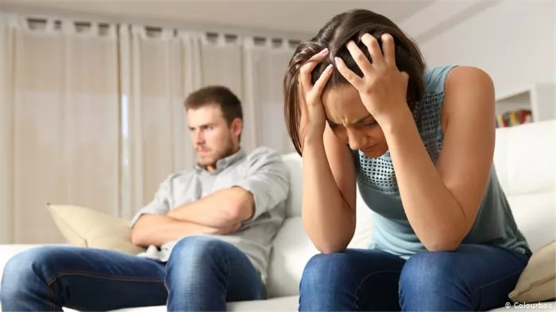 مفارقة مثيرة.. الابنة تخلع زوجها والأم تطلب الطلاق