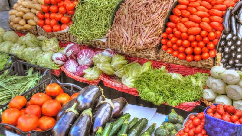 أسعار الخضروات والفاكهة اليوم الجمعة