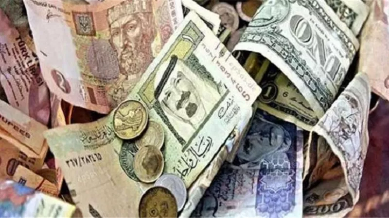 استقرار أسعار العملات العربية  والأجنبية في التعاملات الصباحية اليوم