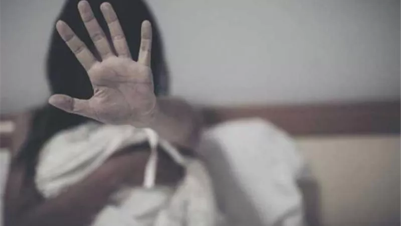 صدمة سيدة أعمال: زوجي طبيب نصاب وعاطل ويستغلني