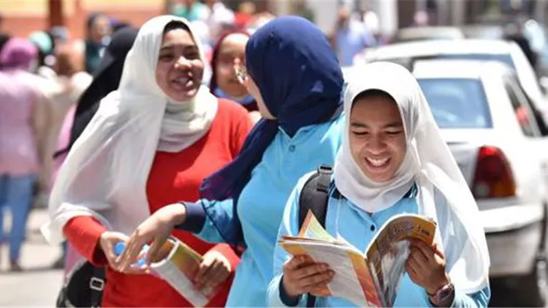 لو بنتك في الثانوية.. نصائح مهمة لضمان تفوقها الدراسي