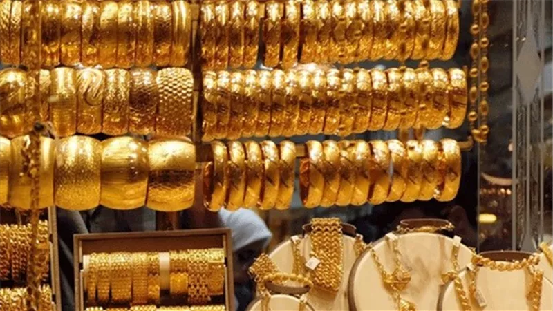 خبير اقتصادي ينصح السيدات بالاستثمار في الذهب بعد انخفاضه  