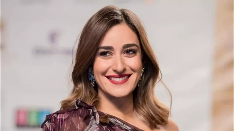 أمينة خليل: هذه المرأة تعتني ببشرتي لأنها تحبني