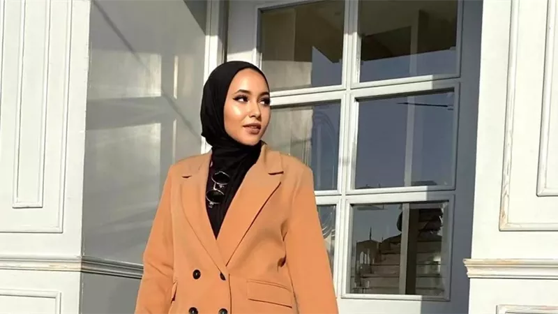 آلاء حسن.. «فاشون بلوجر» على إنستجرام تصمم براند خاصًّا بها