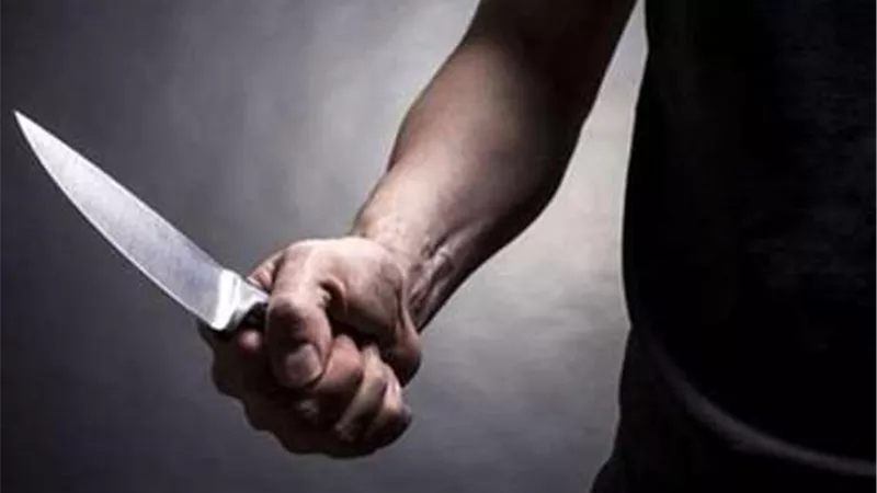 عمرها 17 سنة.. أب يطعن ويخنق ابنته المراهقة في أسوان