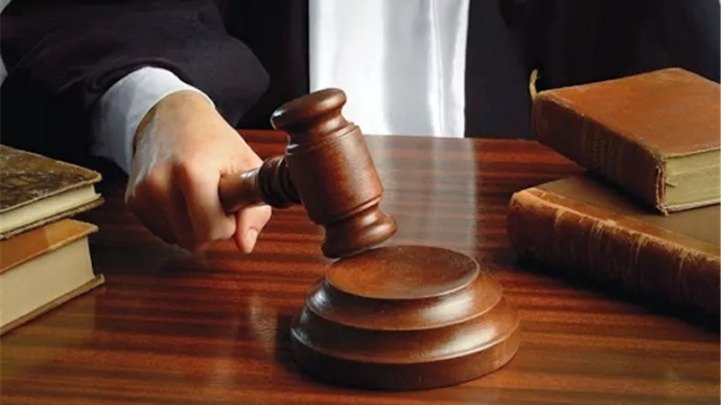 سيدة تدهس شابًّا بسيارتها في سوهاج