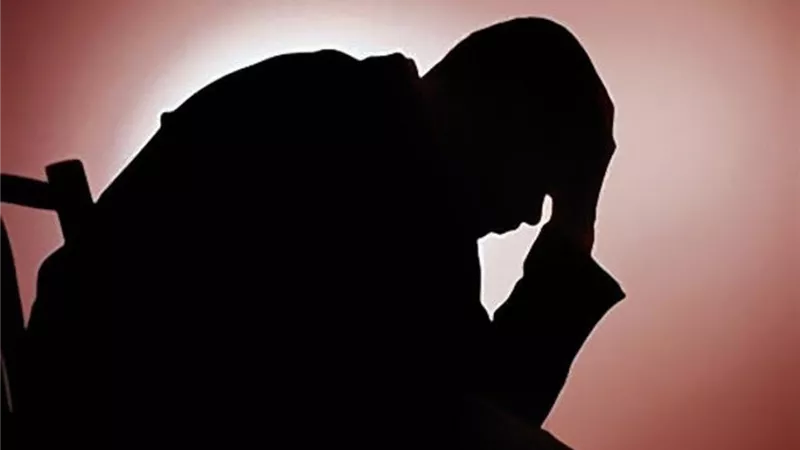 بـ4 طعنات.. زوج يقتل زوجته بسبب 