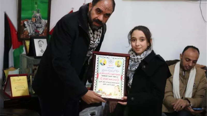 بنت غزة.. ميس عبد الهادي تُحارب الاحتلال بالشعر 