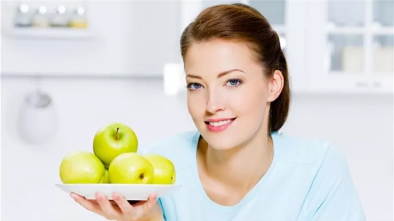9 فوائد التفاح الأخضر لصحتك وشعرك