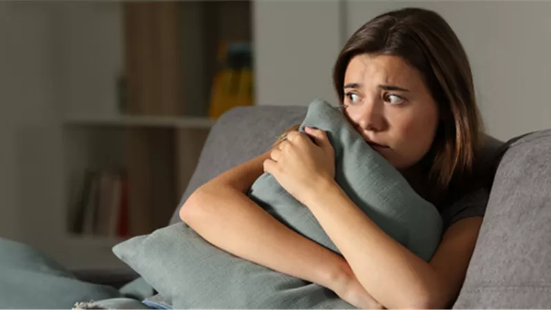 هزمن الخوف بالمنطق.. فتيات يروين لـ 