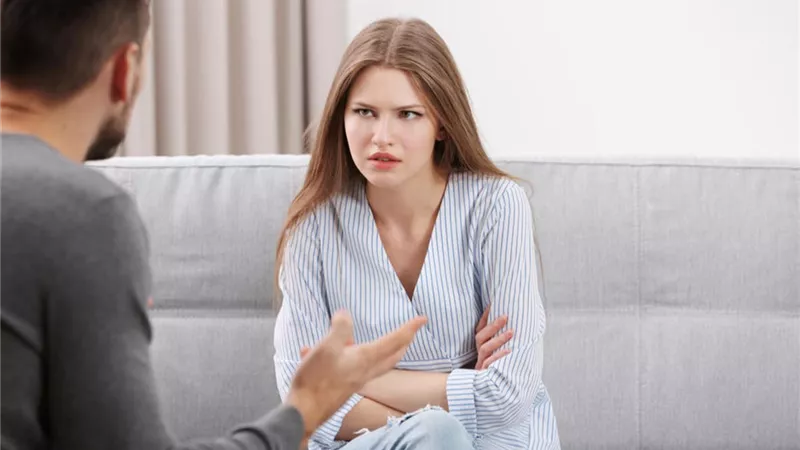 آية أمام محكمة الأسرة: زوجي طلقني ويعرض عليَّ محللًا للعودة إليه