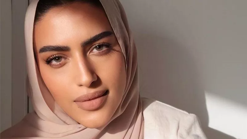 خبيرة تجميل تقدم نصائح لمكياج يناسب الجامعة 