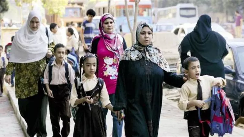 أمهات يصفن مشاعرهن عن أول يوم دراسي لطفلهن البكر: فرح وقلق