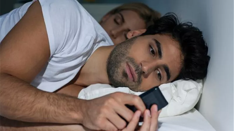 المحجبة للزواج والمتبرجة للصحوبية.. تعليقات صادمة من الفتيات على إصابة الرجل العربي بـ«الانفصام الأخلاقي»