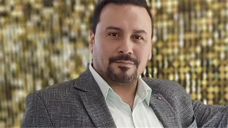 أستاذ قانون لـ