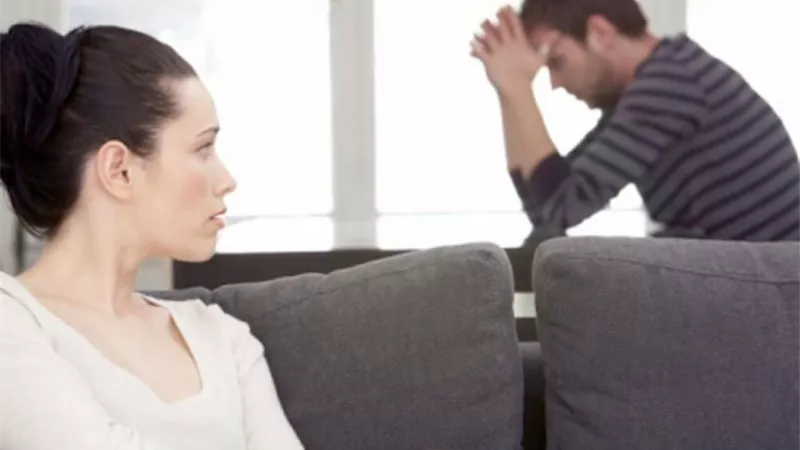 تعرفي على أسباب تجاهل زوجك لكِ