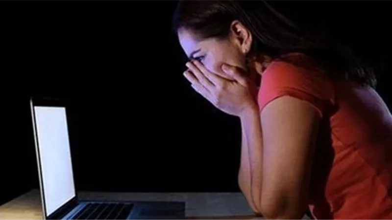 دفعت له 16 ألف جنيه.. القبض على محاسب يبتز طالبة بفيديوهات خادشة 