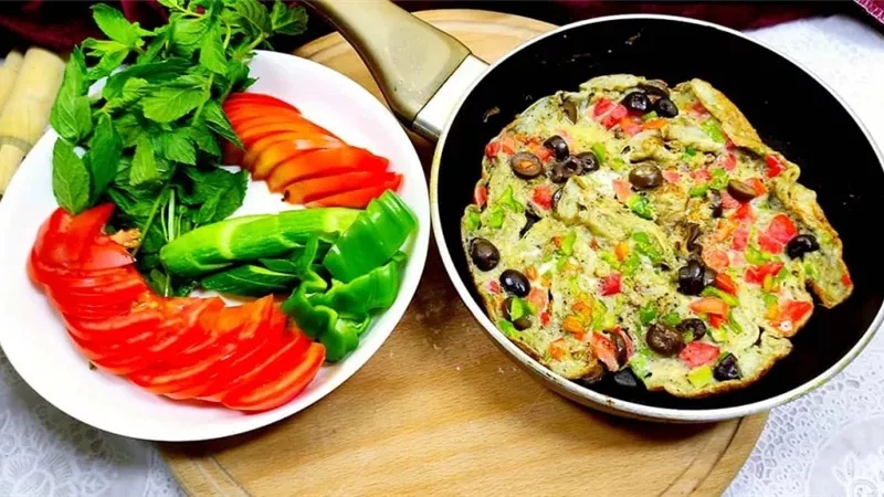 يحبه الأطفال.. طريقة عمل بيض أومليت بالخضار 
