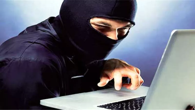 ضبط زوجين بتهمة الاستيلاء على أموال عملاء البنوك 