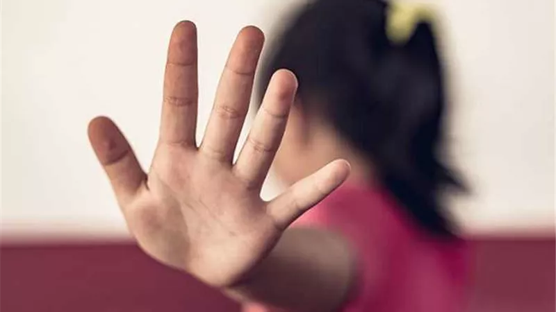 مُسن يغتصب طفلة من ذوي الاحتياجات الخاصة في الجيزة