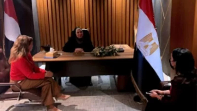 نيفين جامع تبحث مع 