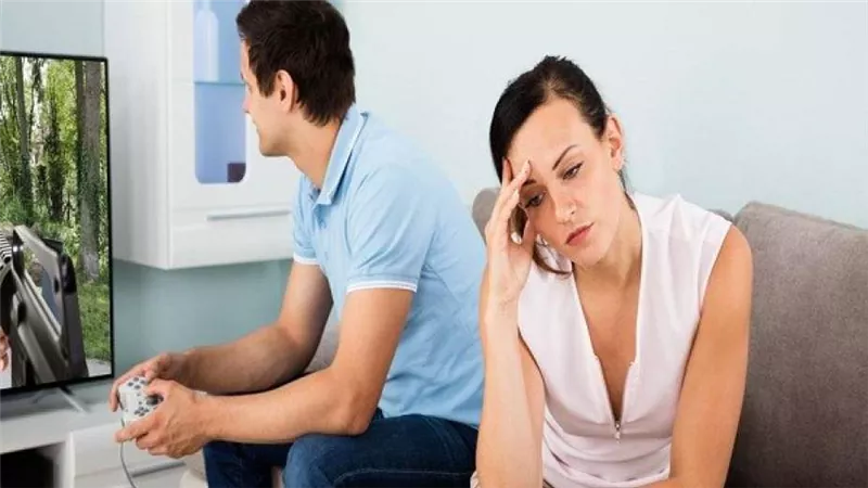 صياد بنات.. تخلع زوجها بحيلة جهنمية على فيسبوك