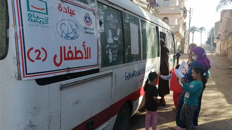 توقيع الكشف الطبي مجانًا على 1112 مواطنًا بقرية الرياض في دمياط