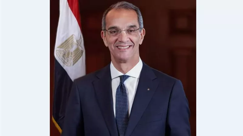 د. طلعت يكشف تفاصيل مشروع ضخم لتطوير البنية التحتية للاتصالات