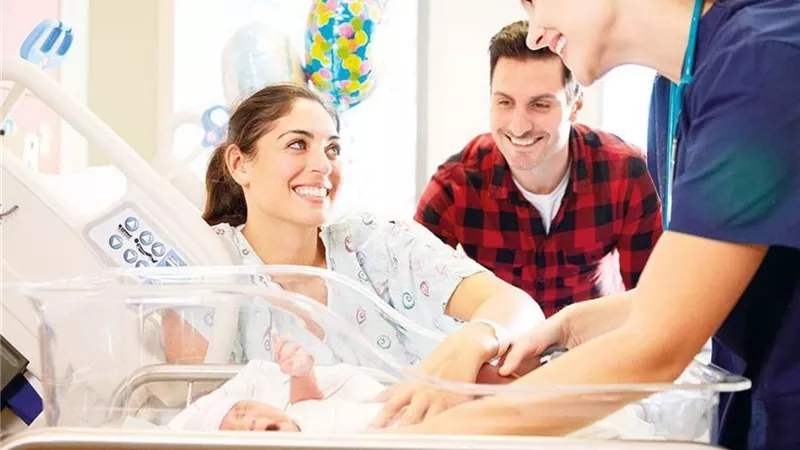 استطلاع للحوامل.. مين يختار اسم المولود؟