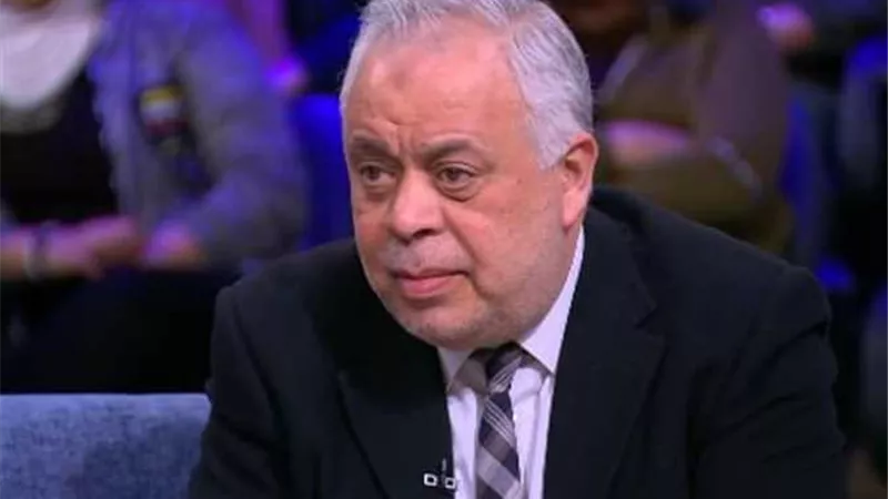 بعد شائعة تعيين أحمد عبد العزيز نقيبًا للمهن التمثيلية.. أشرف زكي يكشف الحقيقة  
