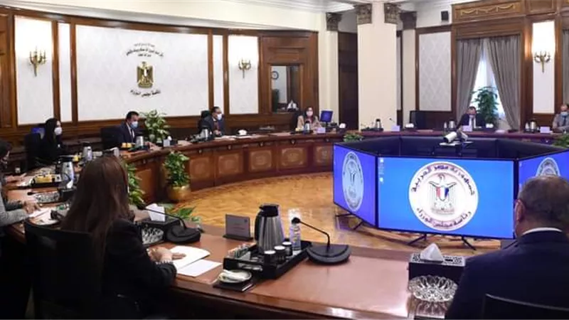 مدبولي يتابع الموقف التنفيذي للمشروع القومي لتنمية الأسرة