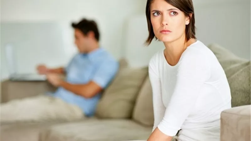 خجل العروسين المدمر| تبدأ بـ«مكسوفة» لتصل إلى خراب البيوت.. وآمنة نصير: «حياء مذموم»