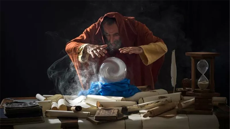 أحدهم يكتب على أجسادهن.. دجل 