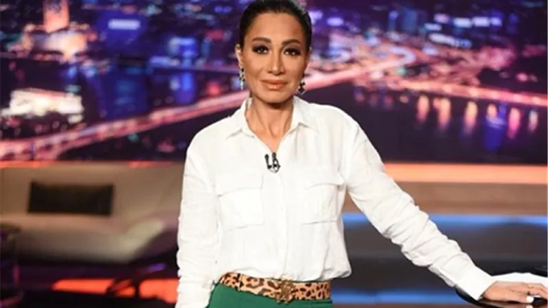 الإعلامية بسمة وهبة.. بدأت بالحجاب وانتهت بفضائح «شيخ الحارة»