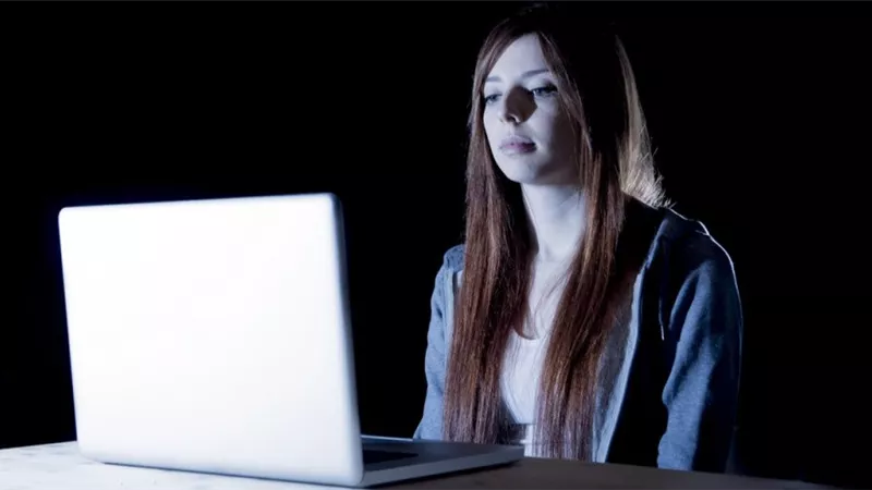 للأمهات.. دلالات تؤكد مشاهدة ابنتك لأفلام الإباحية.. واضطرابات النوم الأبرز