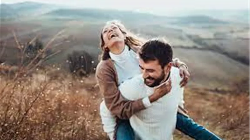 4 صفات تعشقها الفتيات في الراجل الخبرة.. الذكاء واللباقة أبرزها