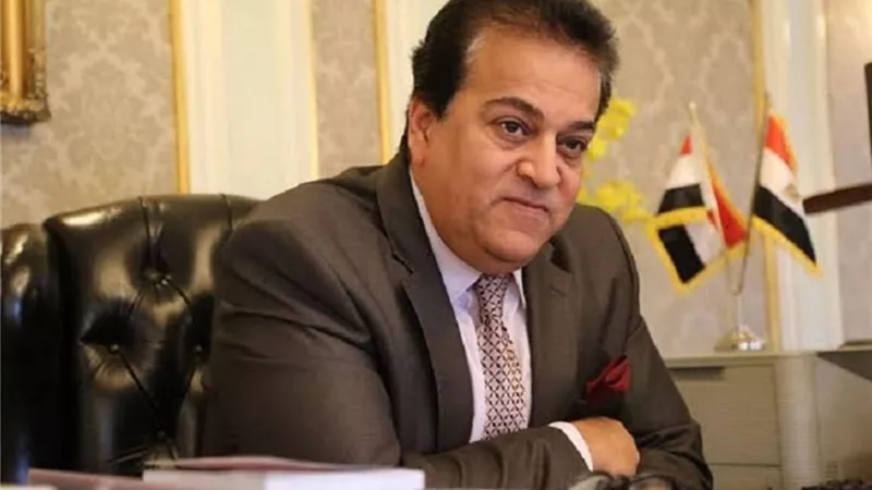 هل يتم تأجيل الدراسة بسبب أوميكرون؟ الصحة تجيب| فيديو 
