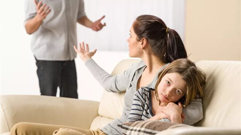 هل يؤثر غياب الأب على فشل الأبناء دراسيًّا؟.. استشاري نفسي تُجيب