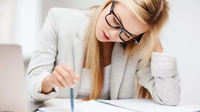 راتب الزوجة هدف للرجل.. لماذا يسعى للحصول عليه؟ 