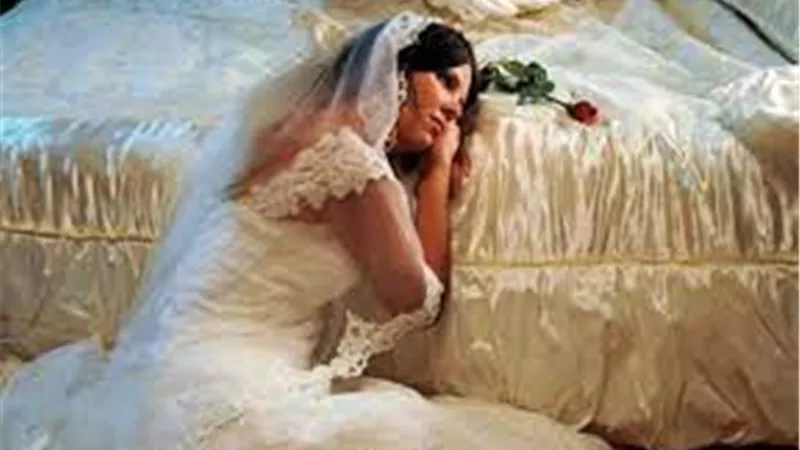 خلعت زوجها البخيل في شهر العسل :كان يطلب مني اصرف على نفسي 